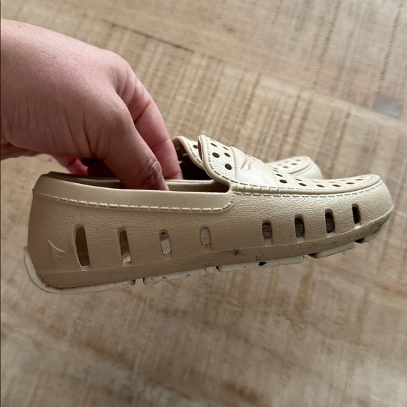 Floafers - Picture 2 of 11